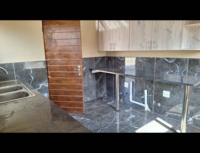 6 BEDROOM HOUSE FOR SALE IN RIVERSDALE